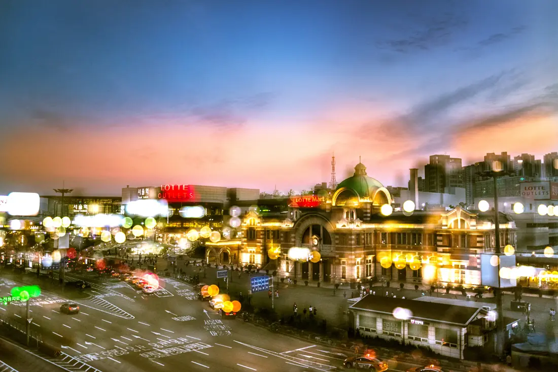 Den historiske Seoul Station-bygning i det centrale Seoul